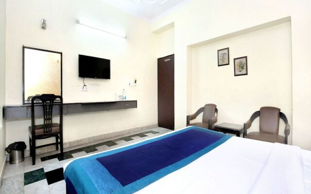 OYO 10111 Hotel Roopa International