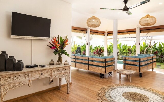 Villa Umara Seminyak Sun, Sand & Style: 5-min Walk to Beach!