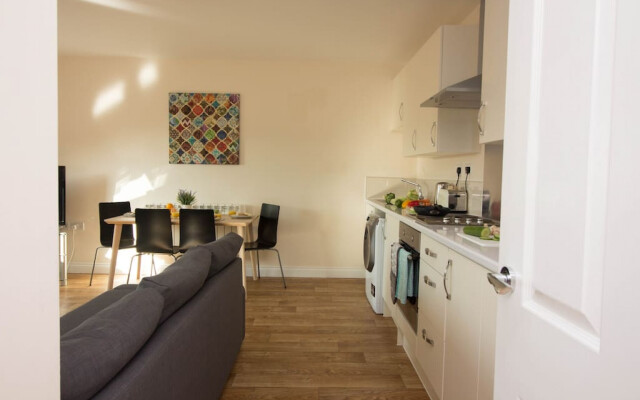 Stayzo Premiere Serviced Accommodation - 17