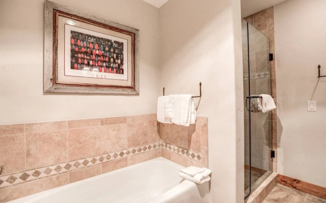 Ski-in 2 Bedroom Townhome at Mountain Thunder