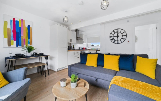 Village Cwtch Whitchurch Apartment
