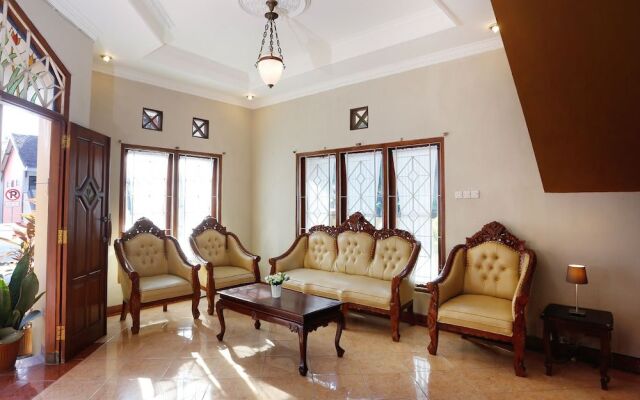 OYO 1072 Kampung Condro Wulan Guesthouse