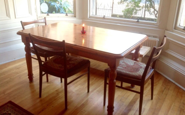 Botanic Garden 2 Bedroom Apartment in Edinburgh