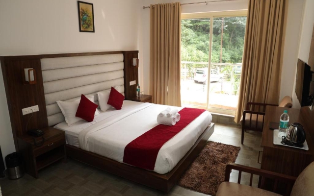 Aroha By Rishikesh - Swimming Pool & Spa