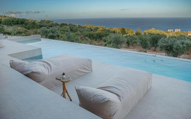 SUOLO di GIOIA Villa with magnificent sea view and infinity pool 18*4m