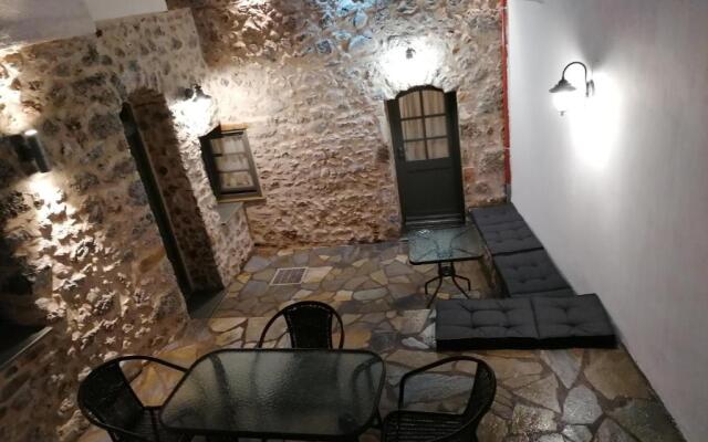 RiverBed Traditional Guest House