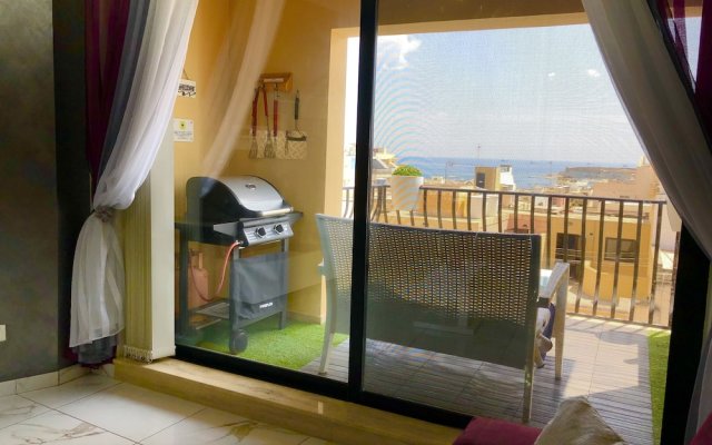 1a Sea View 2 Bed Apartment Close to Beach