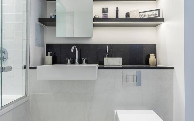 Lovely 1-bed Flat in Acton, West London, Sleeps 4