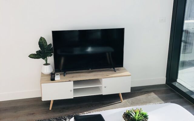 Explore Docklands Lovely Apartment LVL8