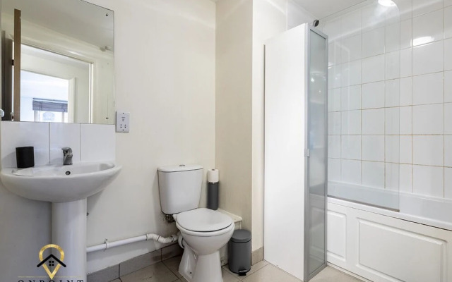 2 Bedroom Apartment in Superb Location
