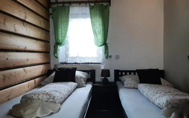 Chalupa pri vodopade