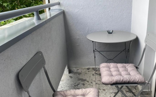 Tesla 8 Apartment