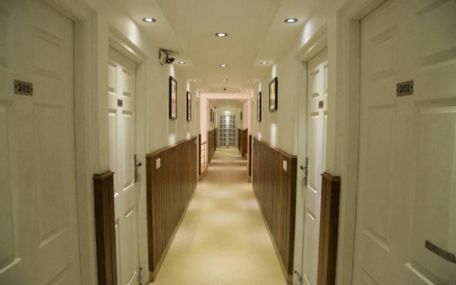 Garden Manor Hotel