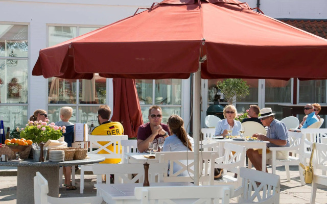 Ruths Hotel