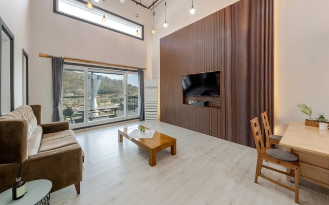 Yeonorang Park Pool Villa in Pohang