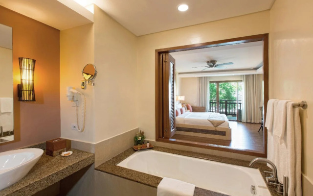 Crimson Resort and Spa Mactan