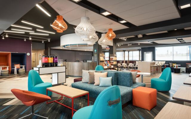 Tru by Hilton Cedar Rapids Westdale
