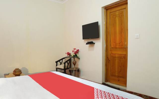OYO 13223 Hotel Tak