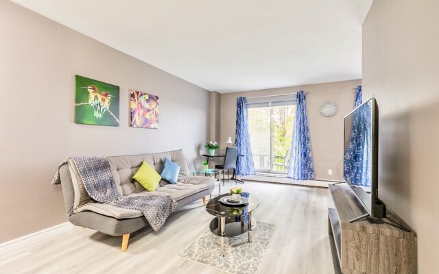 1BR King Apartment With Netflix- Near DT Hamilton