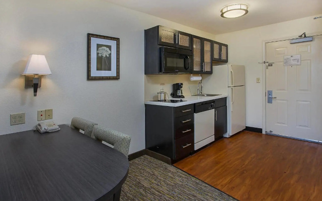 Candlewood Suites Louisville Airport by IHG