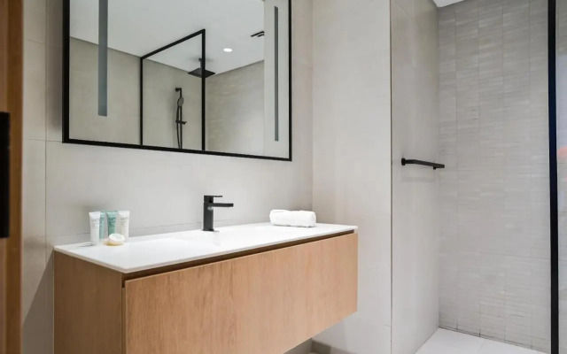 KeyHost - Classy 1BR Canal View - Business Bay - K1790