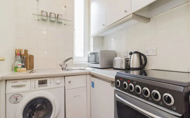 Sloane Avenue Apartment