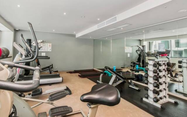 Viaduct Marina Executive -Parking & Pool