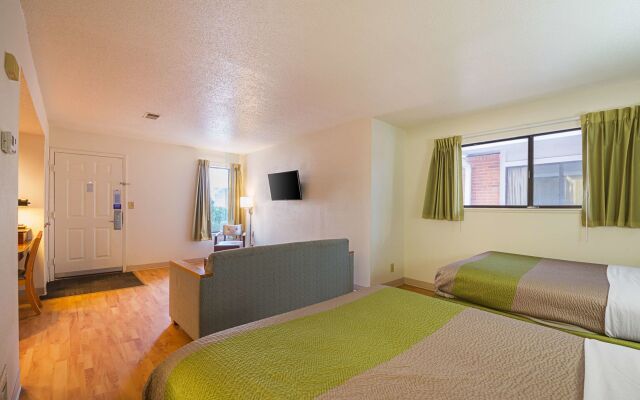 Studio 6 Greensboro, NC