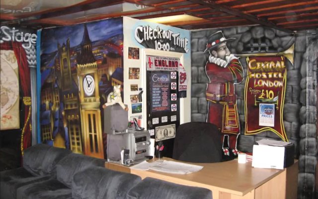 Central Hotel - Hostel