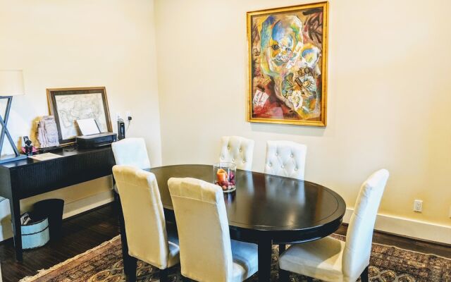 Palm River Estate - Five Bedroom Home