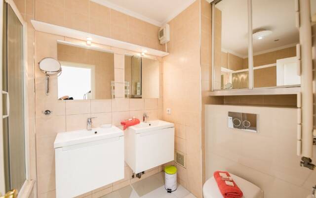 Jardin Mozart AP4165 by Riviera holiday Homes