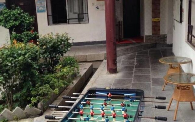 Zhangjiajie Base Youth Hostel