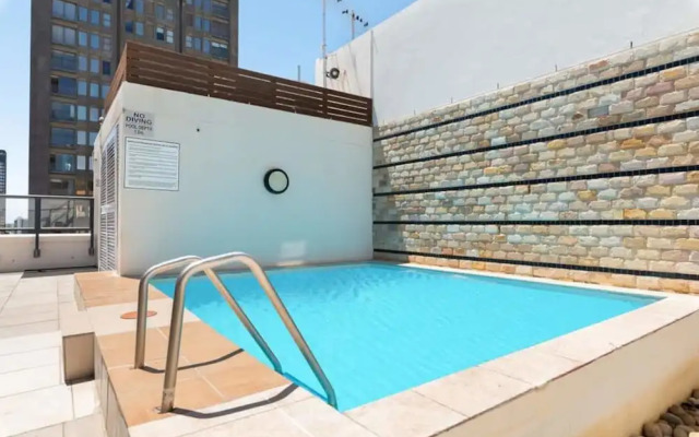 1 Bedroom Apartment With Roof Top Views