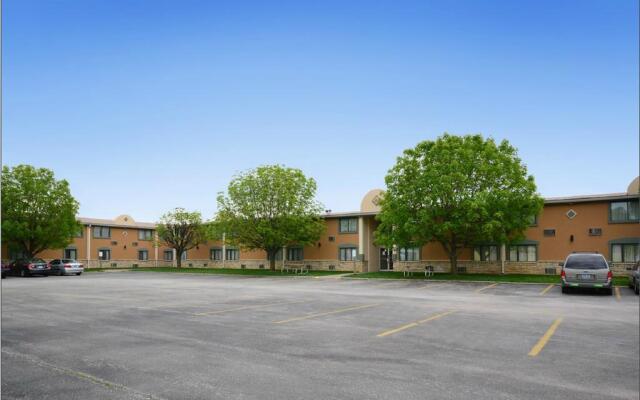 Quality Inn & Suites near I-480 and I-29