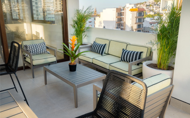 Hotel Eloisa - Near Playa de los Muertos