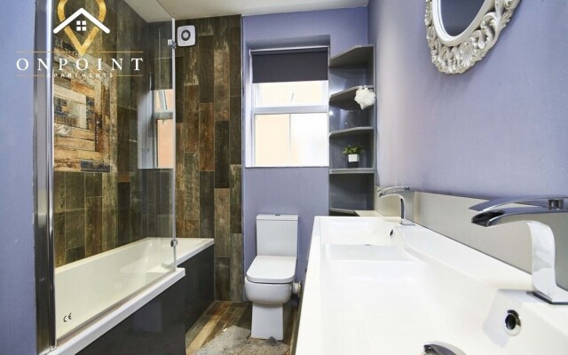 ✰OnPoint -Large House Near Centre with Bar✰
