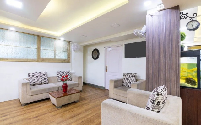 OYO 5379 Crown White House