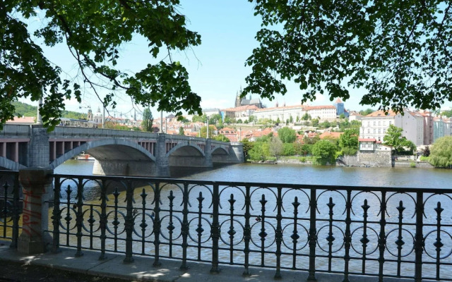 Luxurious Apartment Near River in Cezch Republic