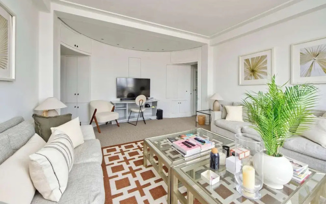 Large 1 Bedroom Apartment - Chelsea