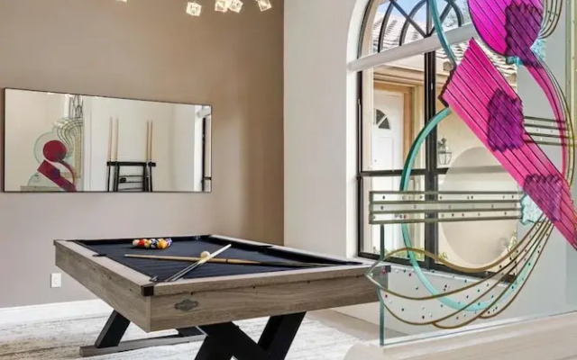 Grand 6BR Plantation Estate w/ Tennis & Pool