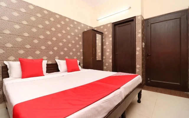 OYO 22090 Hotel Mall Residency