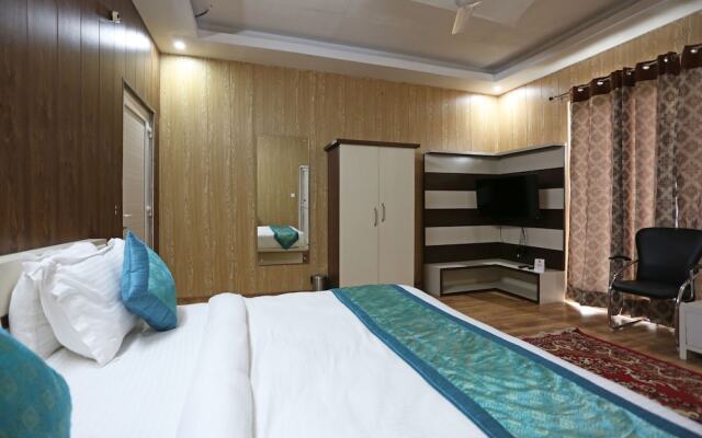 OYO 7024 Hotel Vakratunda