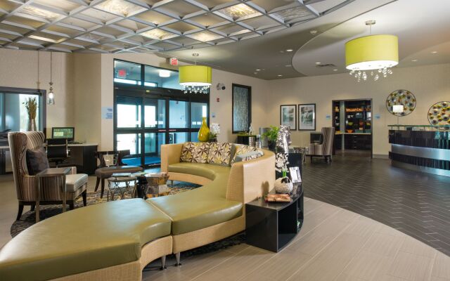 Holiday Inn Express and Suites Kansas City Airport, an IHG Hotel