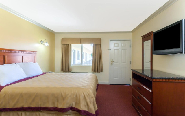 Travelodge by Wyndham Brea