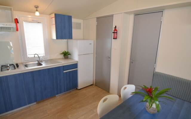Nice Chalet with Terrace near Sea