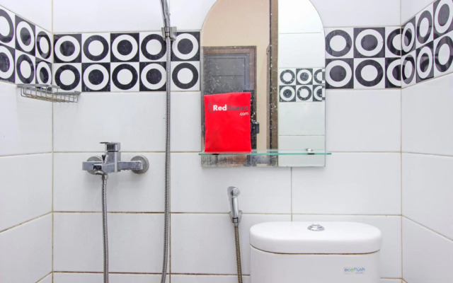 RedDoorz Plus near Isola UPI