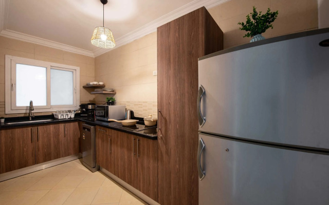 Two Swings & A Pool - 5 min to Airport