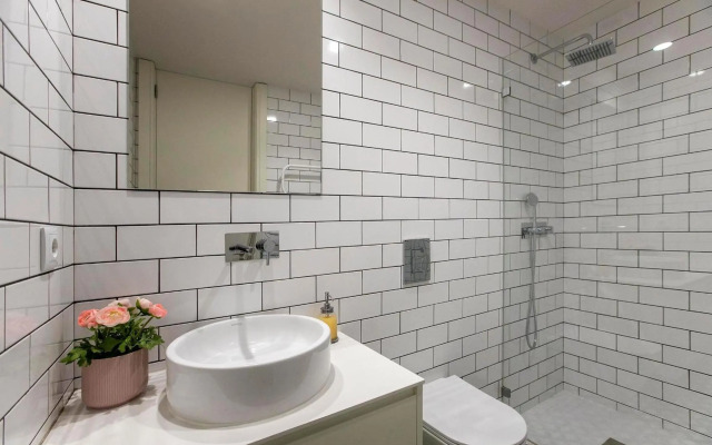 LovelyStay - 2BR Flat with AC in Duque de Loulé