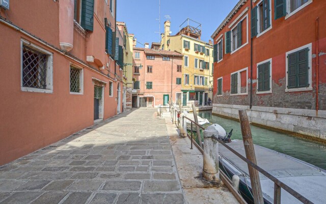 Stunning Apartment in Venezia With 2 Bedrooms and Wifi