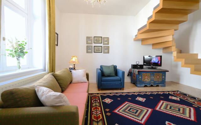 Crystal Suites Old Town
